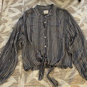 Women tops, size small, colors gray and white. American eagle, like new.